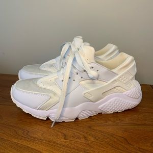 Nike Air Huarache Sneakers- white- 8.5